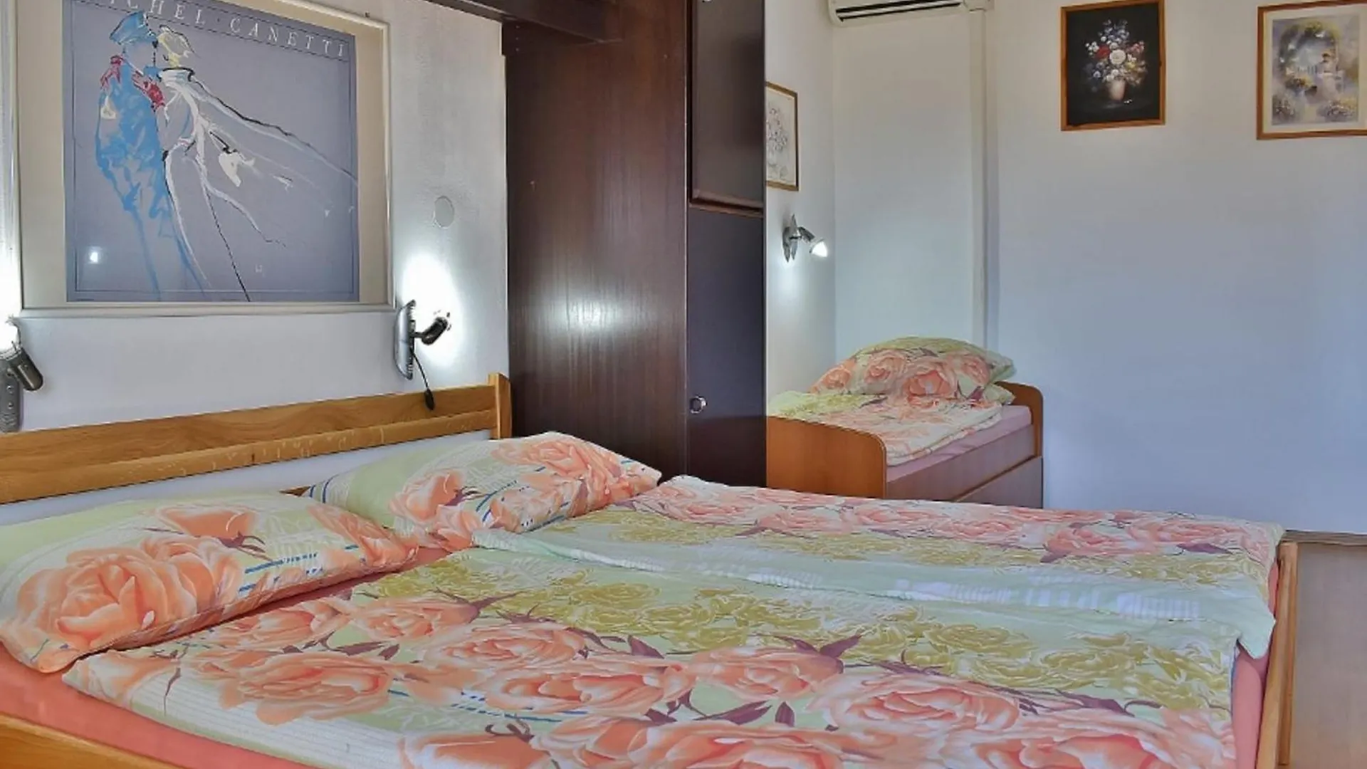 Apartments Jug - Comfort Studio Apartment With Balcony Lopar