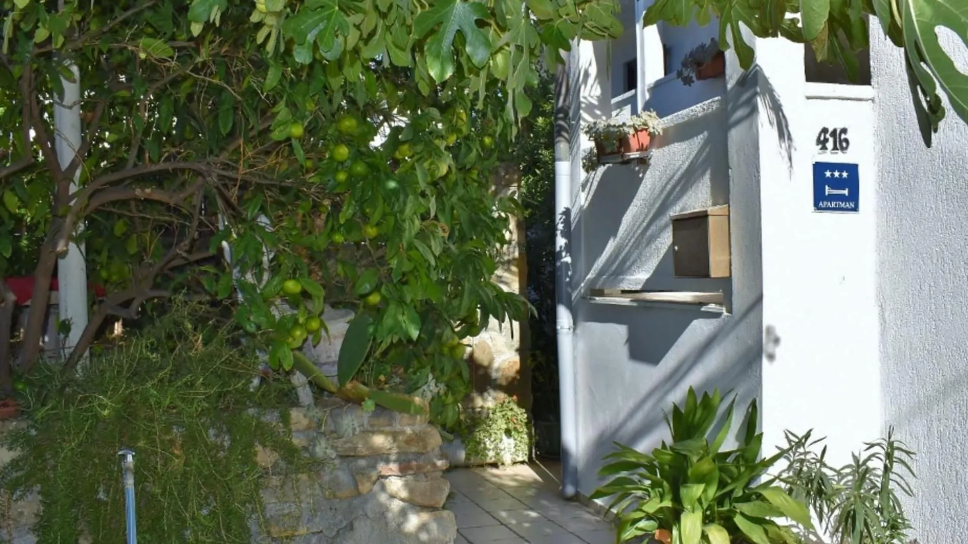 Apartments Jug - Comfort Studio Apartment With Balcony Lopar Croatia