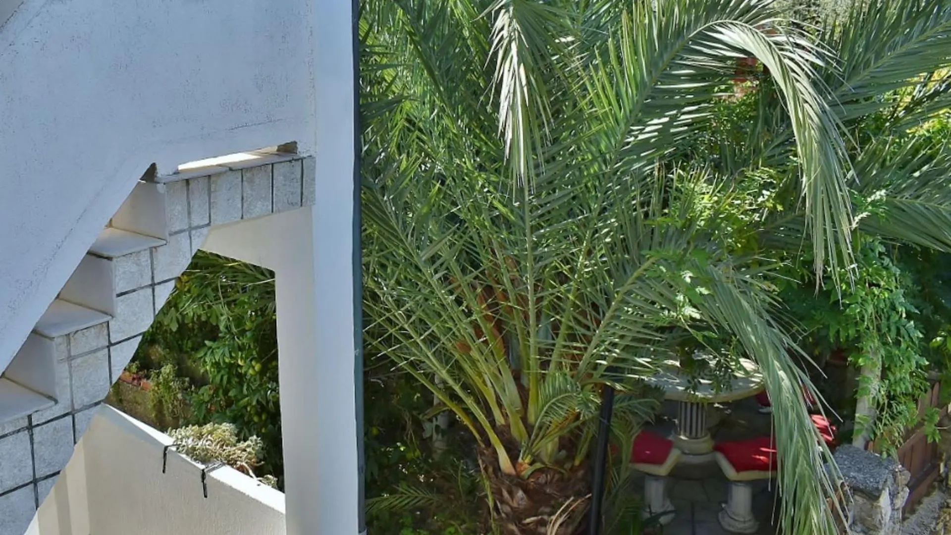 Apartments Jug - Comfort Studio Apartment With Balcony Lopar